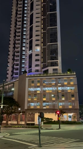 An inviting evening in one of Taguig City’s modern districts, Uptown, Bonifacio Global City. #uptown #BGC #Taguig | Taguig.com