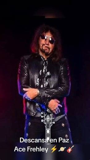 Con mucha tristeza despedimos hoy al "Spaceman" Ace Frehley, guitarra lider y fundador original de KISS. Se va, pero deja un gran legado musical 😭Siempre te recirdaremos Paul Daniel Frehley 🙏🎸🎸⚡🪐⭐🌙 | Rock and Roll Over Mx