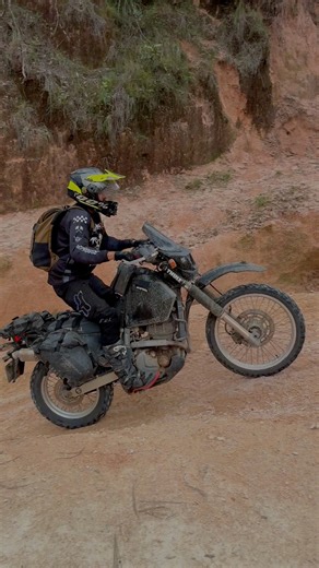 @marsal.ride disfrutando de los caminos Off-Road más famosos en México! 🔥 📍Las Guacas, Vallartazo Extremo 🤘🏼 ¡ÚNETE A LOS PRÓXIMOS EVENTOS! •Ruta SAMAO / 31 Octubre - 01 Nov. •Curso Off-Road Nivel 1 / Domingo 16 Noviembre. ¡CONTÁCTANOS! WhatsApp: 33 2495 8004. ¡Vive la verdadera aventura Off-Road en México junto a nuestro equipo profesional! #offroad #dualsport #mototour #motoadv #mototraveler #dirtbike #dirtrider #trail #dmtadv #dirtmototrailadventures #dr650 #dr | Dirt Moto Trail Adventure