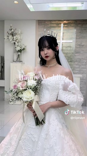 付き合って6年、結婚して3年記念日に結婚式を挙げました💍🤍✨ YouTubeにvlog載せました📷💭 写真や動画も今日から少しずつ投稿してくので見てくれたら嬉しいです🥹🎀 @りゅなりさ #りゅなりさ #ウェディング #ウェディングドレス #結婚式 #記念日 #vlog