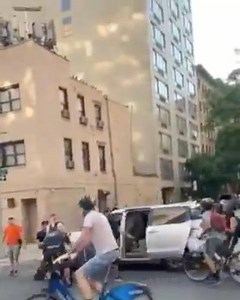 1.6M views · 29K reactions | 郎郎郎The @NYPD literally just rolled up in an unmarked personal van and straight up kidnapped a protestor.  by Michelle Hooq | Shaun King | Facebook