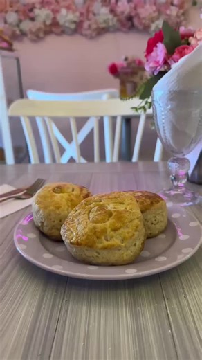 🌟🥄 Y PARA INICIAR EL DIA.. BISQUET DULCE🥄🌟 💭 PIDE TUS BISQUET Y PODEMOS PREPARALOS PARA QUE LOS DISFRUTES CON QUESO PHILADELPHIA & MERMELADA DE FRESA 💘 🎀 VISITANOS 🎀 📍 IGNACIO DE LA LLAVE #1001 ESQUINA ALDAMA 📲 921-105-0307