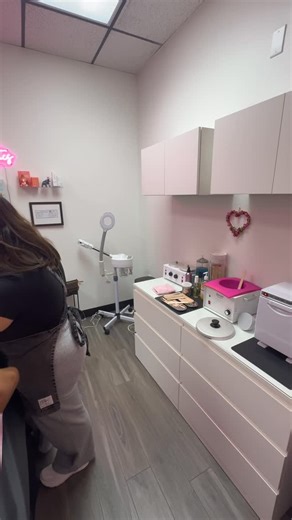 Neli Esthetics on Instagram: "Pros or cons of having a girlfriend who’s also an esti?? lol Waxing my man part 1 🤣. Trying to convince him for part 2 🤭 #esthetician #wax #waxer #waxing #hairremoval"