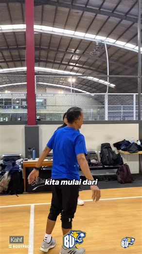 Akademi Bandung Utama | Refreshment Coaching Staff BU Academy with Head Coach @herruyuharso 🐯💙💛 Materi Dinamic Streching | Instagram