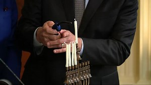 White House hosts menorah lighting ceremony