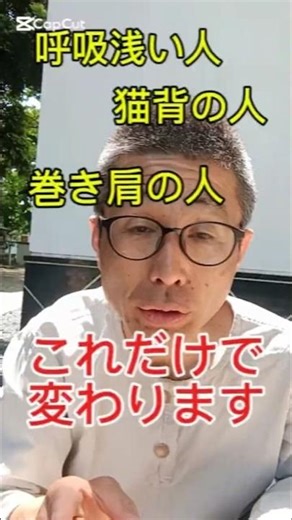 鎖骨は肩から胸まで、横にあり、真ん中あたりで痛いところあたったら、グリグリほぐして下さい。姿勢よくなり、呼吸深くなり身体らくになりますよ。#呼吸筋#自己調整#ヨガ