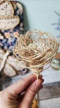 How to make fuzzy burlap flowers for your rustic decor! #diyflower #tutorial #crafting