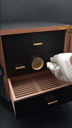 Accessory Aficionado: Adorini Chianti Medium Deluxe Humidor