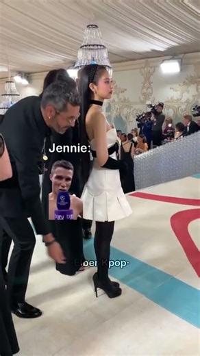 Jennie teniendo el estilista más respetuoso... #shorts