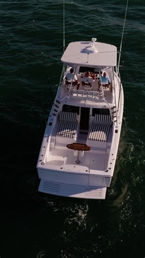 Built on a deep-V hull, the Bertram 35FB is engineered for clean running and control that deliver steady performance and reliable offshore handling. Learn more at the link in bio. #Bertram #Bertram35FB | Bertram Yachts