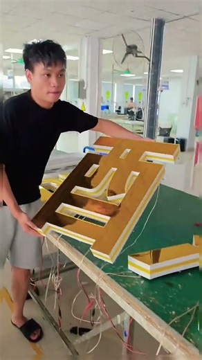 The Ultimate 3D Effect: Infinity Mirror LED Lights in Action 3D angle