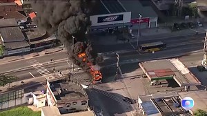Rio gangsters torch at least 35 buses after Brazil crime boss killed