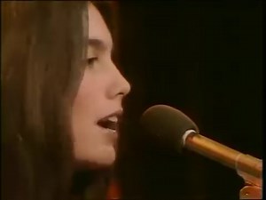 Emmylou Harris, C'est La Vie. The Hot Band: Albert Lee, Emory Gordy, John Ware, Glen D Hardin, Rodney Crowell, Hank Devito. From 1977 Old Grey Whistle Test. | Top Hat Crew's "Live Music Archives"