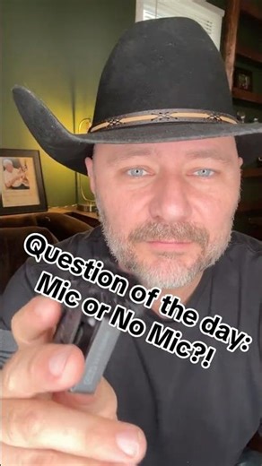 Phone microphone vs external mic comparison #contentstrategy #videoquality #smallbusiness