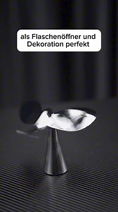 🦅Verwandle das Öffnen von Flaschen in ein einzigartiges Erlebnis mit dem FlyOpener ✅ Innovatives & Drehbares Design ✅ Robuste Materialien ✅ Einfache Handhabung Hier bestellen 👉 https://marcelyn.de/products/flyopener | Marcelyn