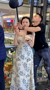 Hammer prank makes beautiful girl upset haha ​​🤣 | Jeni Heart