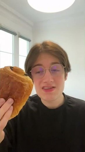 The PAIN AU CHOCOLAT - 1 DAY 1 FRENCH SNACK