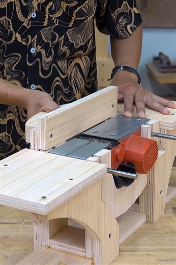 Transform your electric hand planer into an incredible benchtop jointer with just a few modifications! This innovative upgrade not only enhances your woodworking capabilities but also saves space in your workshop. Say goodbye to uneven edges and hello to precision and efficiency. Ready to elevate your projects? Check out our latest guide! #Woodworking #DIYProjects #HandPlaner #BenchtopJointer #WoodworkingTips #HomeImprovement #Craftsmanship #WorkshopHacks #WoodworkingCommunity #MakerMovement | W