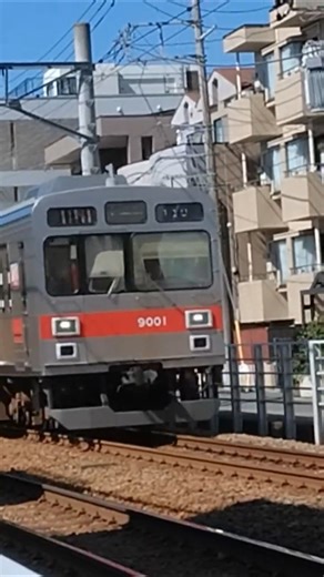 東急9000系9001編成、 東急6000系通過シーン