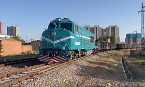 【田八副线试车】DF4DD-0096田庄站下行线方向开出。