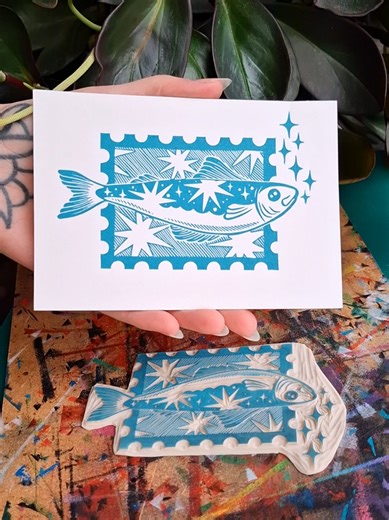 The tiniest print I have available! A lil starry fishy ✨️🐟 #fishart #whimsical #printmaking #lincut #linorint