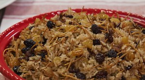 Cómo preparar el arroz árabe casero para compartir (VIDEO)