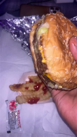 food bot is crazy 😭😭 #fyp #explore #burger