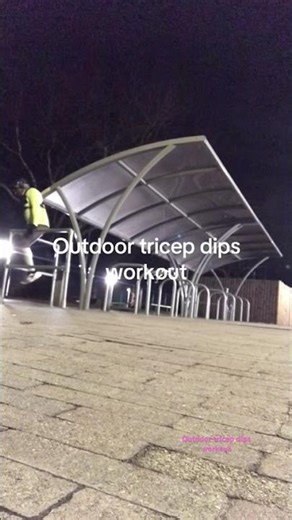 Outdoor tricep dips workout #workout #motivation #fitmomsinspire #workoutfromhome #boxing #exercisem