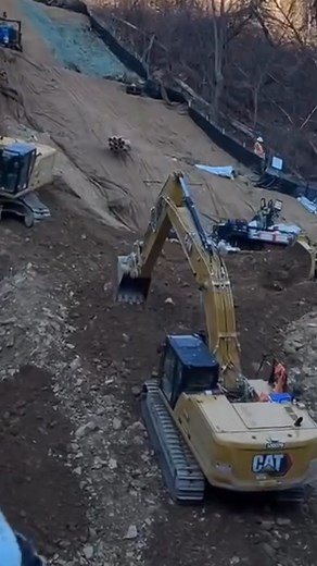 I decided to lay pipe 🤙🤙 Mountain Valley Pipeline MVP Virginia 🎥 Julio Arreola Appreciate all your send ins. Lots to post 🙏🙏 👉 Send in your photos and video footage—I’ll edit and share it. Welders, welding rigs, helpers, operators - anything related to The Pipeline Life! Real stories of the pipeline and life on the ROW. 🎯 Pipeline Merch available on our website Thank you all for your support! 🙏 #operator #thepipelinelife #pipeline #construction #bluecollar | The Pipeline Life