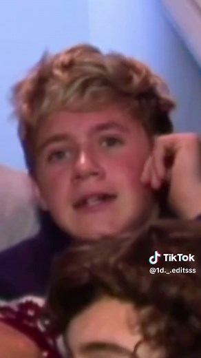 Shes mine!😡 #onedirection #1D #funny #harrystyles #louistomlinson #liampayne #niallhoran #zaynmalik #larrystylinson #plsfyp #directioner #plsdontflop #fyp #foryoupage #fetusonedirection