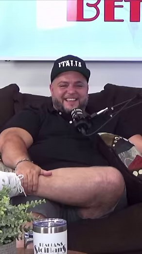 🎤 What is a traditional Italian Christmas cake? #italians #italianstyle #newyorkitalian #dessert #panettone #pandoro #italiandessert #italianssiciliansdoitbetter Giancarlo MichaelFrank DieselMarcus Stellino | Italians Sicilians Do it Better