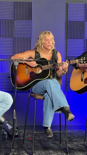 Avery Anna 'it's just rainin'' acoustic | Performance Studio