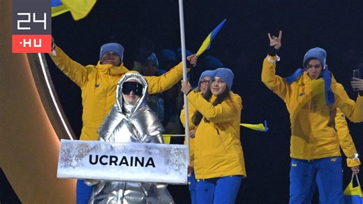 "Némán, a szemüvegem mögött sírtam" – orosz nő vezette fel az ukrán csapatot a téli olimpia megnyitóján | 24.hu