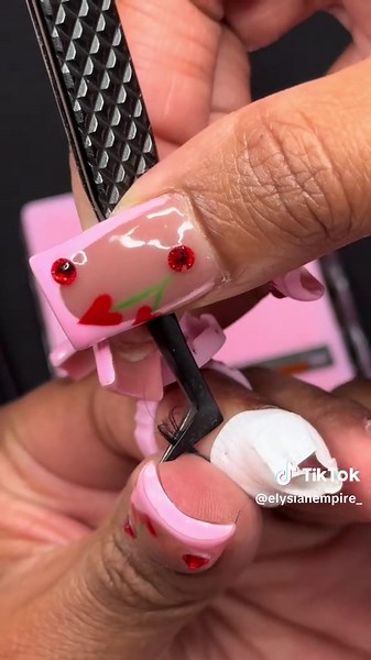 🎓 Wanna become a Certified Lash Tech? 👀 I’m dropping my Online Lash Course REAL soon — and the first 5 students get it for just $50! 💸 Learn how to: ✨ Make volume fans like this ✨ Isolate   map like a pro ✨ Build your lash biz from scratch ✨ Get certified from your phone 📱💕 📌 Comment “LASH” if you’re interested! 📲 Tag a lash bestie 🔁 Repost if you know someone who’s been wanting to start 💖 #LashTech #LashCourse #LashTraining #VolumeFans #LashBusiness #LashBoss #LashExtensionTraining #Bl