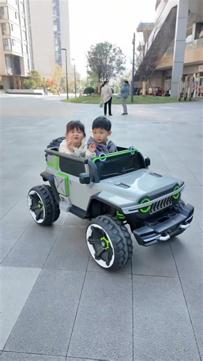 Flash Gadget Zone on Instagram: "Comment for link 😊🖇️ kids electric car #kidselectriccar #teslacar #kidsrideon #luxurytoys #giftforkids"