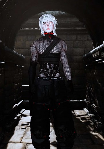 Girls in VRChat: The Allure of Eboys and Dancing