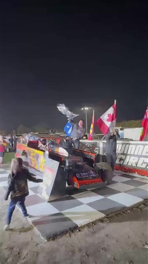 Cornwall Motor Speedway Canadian Super Dirt weekend Finale Modifié 1- Carey Terrance 2- Luke Whitteker 3- David Hébert Champion Canadian National Ryan Stabler | Les Gars de Courses