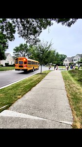 5.1K views · 14K reactions | Ở Mỹ, xe bus vàng chính là siêu xe của...