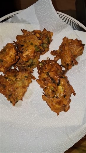 Crispy Veg Pakora Recipe🍃| Masala Potato, Methi & Green Chilli Pakoras by Asad On-Cam #food #shorts