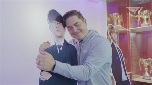 The new T1 gaming facility lets you take selfies with Faker