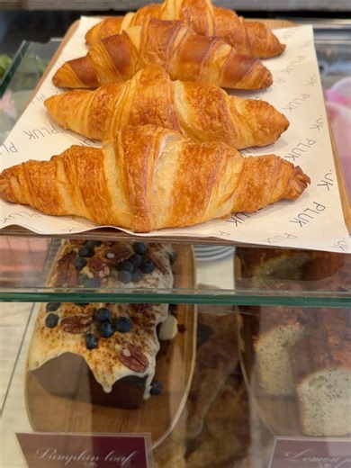 Elif TOKATLIOĞLU on Instagram: "Dolu dolu 3 gün geçirdim Amsterdam’da çok güzel programlamışız kendimizi tebrik ederim🤭 Şimdi sizinle programı paylaşıyorum 3-4 günlük daha iyisi yok 🤭 1.gün (bugün ben 19:00’da otele gelebildiğim için mini bir program) - Kaldığım otel Grand Canal Boutique Hotel- 1-Dam meydanı 2-Manneken demmark -patates ye(merkezde) 3-Red light çevresinde dolaş 2.Gün 1-Giethoorn (masal köyü)-sabah erken.1,5 saat yol. dönüşte 1,5 saat toplam 3 saat yol⚠️ 2-Van Gogh