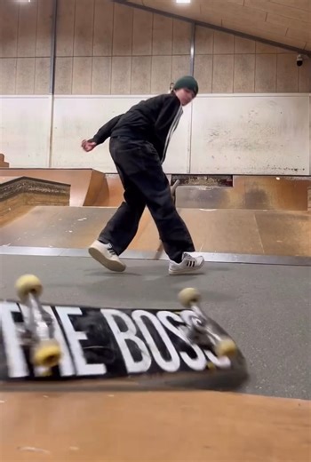 Gilbert har været en tur i hallen for at skate sit nye TBSS Logo deck - virker som det skal 👊💥 www.TheBossShop.dk ⬅💯Skateboarding | TheBossShop.dk