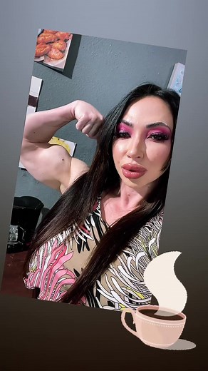 Biceps Goddess Brandi Mae Akers at Muscle Cafe