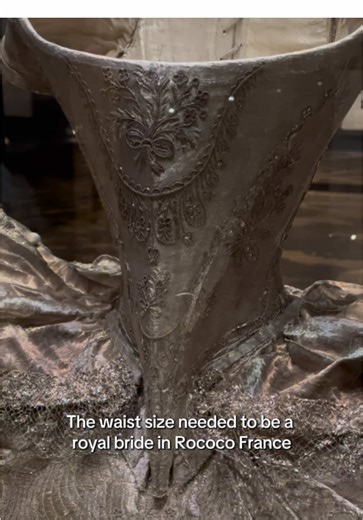 Royal Bride Waist Size in Rococo France