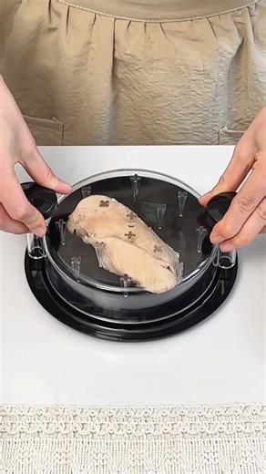 Twist, press, and shred cooked chicken fast for salads, tacos, and meal prep. 🔍 Find it at https://temu.to/m/g351itfjvqn or with this code qxz49756. #temu #kitchengadgets | Shoptemu