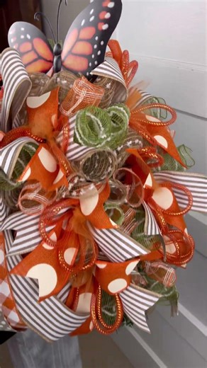 Spring Butterfly Mailbox Swag #rachelsuniquecrafts #mailboxswag #butterfly #springdecor #summerdecor