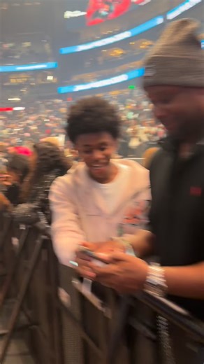 DJ Akademiks on Instagram: "Rod Wave just sold out Atlanta twice, 30,000 tickets sold and look how his fans acting when he leave the arena… I’ve never seen nothing like this, Justin Bieber had the girls always crying Rod got that but also got the YNs fangirlling him… he bigger than rap now 🤣🔥"