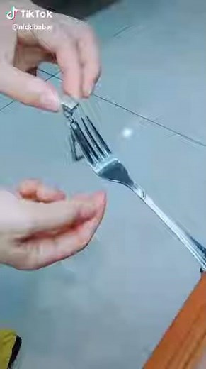 How to fix a broken zipper using a fork 😮