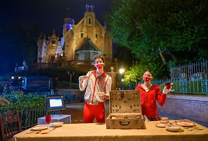 'Disney Holidays Magic Quest' Behind-The-Scenes Preview With Milo Manheim, Benefits Toys For Tots