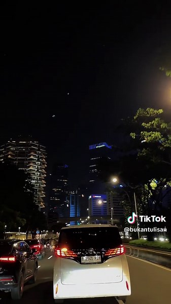 ini lagu romantis banget 🥹